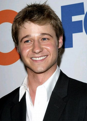 Ben McKenzie 7.jpg